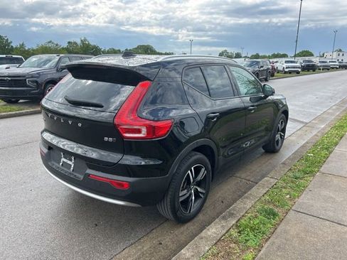 Used 2023 Volvo XC40 B5 Core AWD/4WD image 3