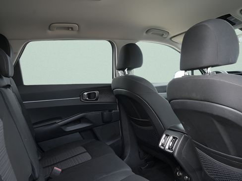 Used 2023 Kia Sorento LX AWD/4WD image 15