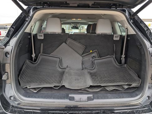 Used 2020 Toyota Highlander Limited image 30
