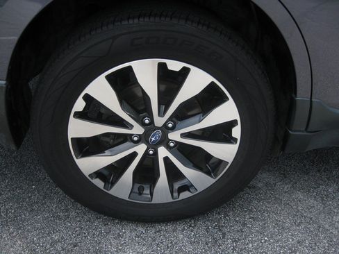 Used 2017 Subaru Outback 2.5i Limited AWD/4WD image 10