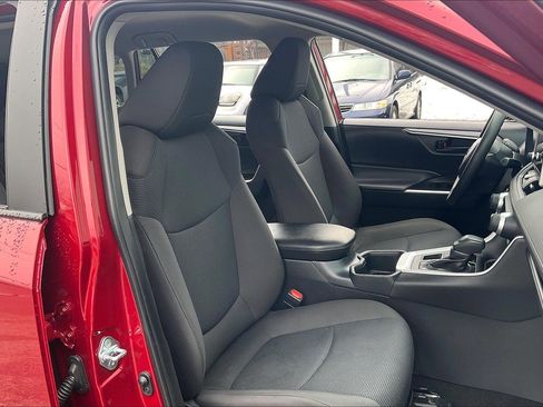 Used 2025 Toyota RAV4 LE image 9