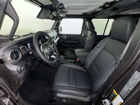 New 2026 Jeep Wrangler Unlimited Sahara AWD/4WD image 13
