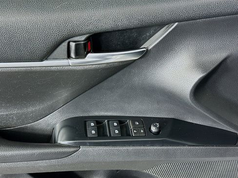 Used 2020 Toyota Camry SE FWD image 15