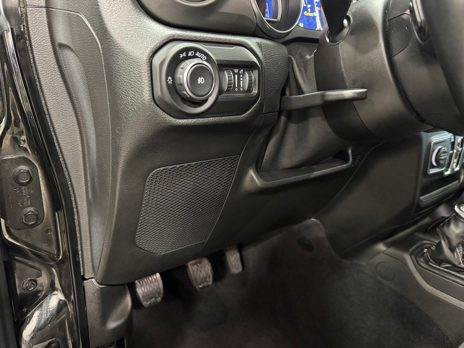 Used 2021 Jeep Wrangler Unlimited Sahara w/ Uconnect 4C Nav & Sound Group AWD/4WD image 19
