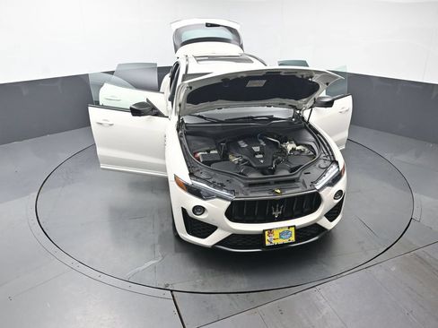 Used 2021 Maserati Levante AWD/4WD image 49