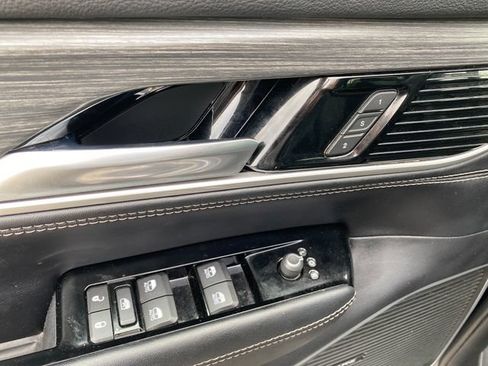 Used 2023 Jeep Wagoneer Series III w/ Preferred Equipment Group AWD/4WD image 17