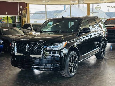 Used 2023 Lincoln Navigator Reserve w/ Monochromatic Package AWD/4WD image 17