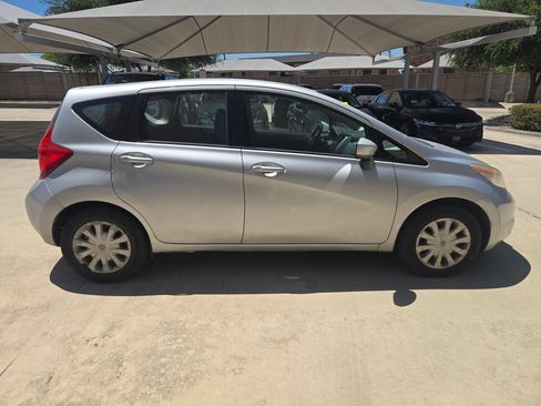 Used 2015 Nissan Versa Note SV FWD image 2