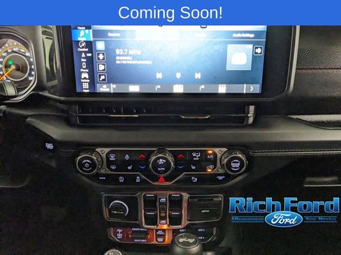 Used 2025 Jeep Wrangler Unlimited Rubicon AWD/4WD image 8