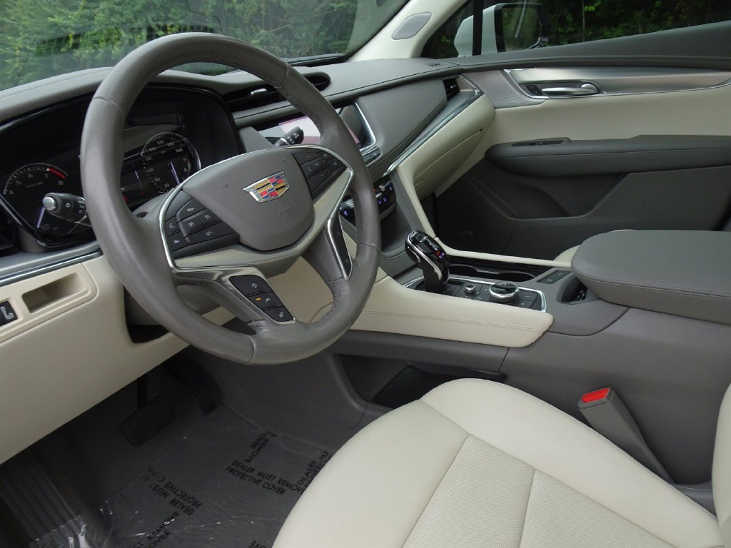 Certified 2022 Cadillac XT5 Premium Luxury FWD image 11