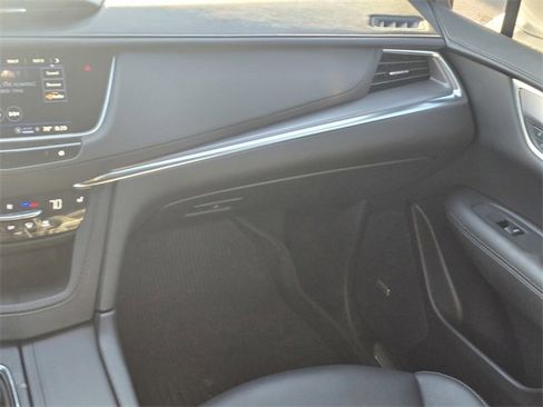Used 2025 Cadillac XT5 Luxury image 19