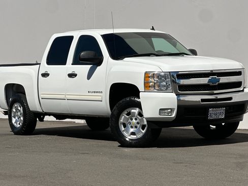 Used 2011 Chevrolet Silverado 1500 LT w/ All-Star Edition RWD image 2