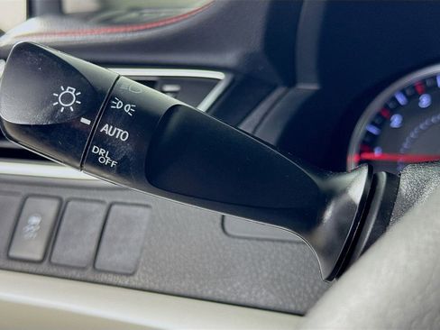 Used 2015 Toyota Camry SE FWD image 13