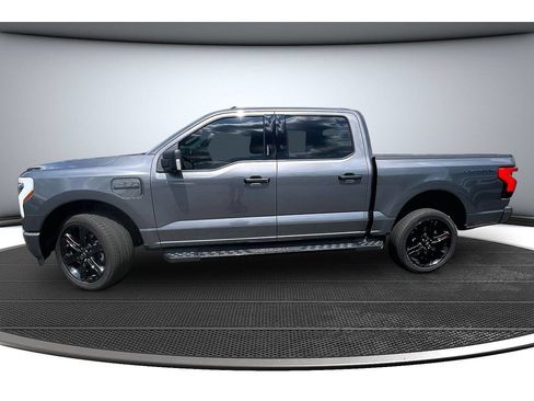 Used 2022 Ford F150 Lightning XLT AWD/4WD image 17