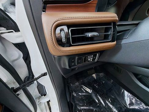 Used 2022 Lincoln Nautilus Reserve w/ Luxury Package image 31