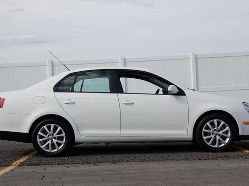 Used 2010 Volkswagen Jetta Limited Edition FWD image 26