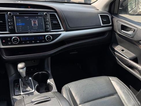 Used 2015 Toyota Highlander XLE AWD/4WD image 19