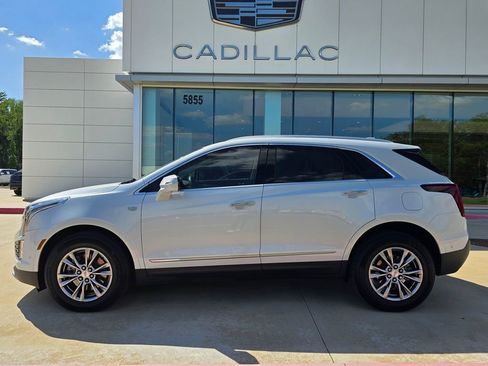 Used 2022 Cadillac XT5 Premium Luxury w/ Technology Package FWD image 2