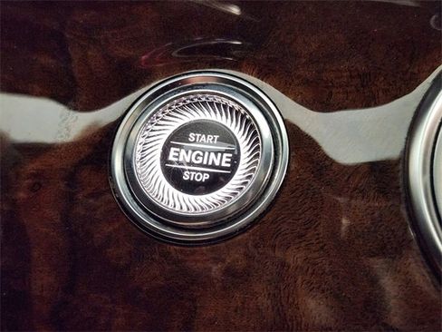 Used 2017 Mercedes-Benz E 400 4MATIC Wagon image 19