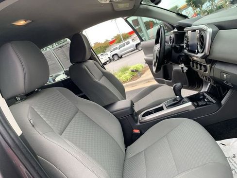 Used 2022 Toyota Tacoma SR5 w/ Technology Package AWD/4WD image 14