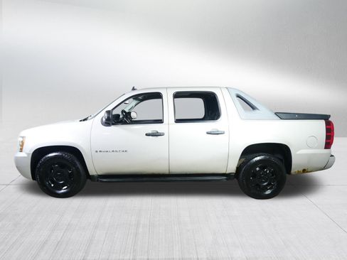 Used 2009 Chevrolet Avalanche LS w/ Convenience Package #1 AWD/4WD image 4