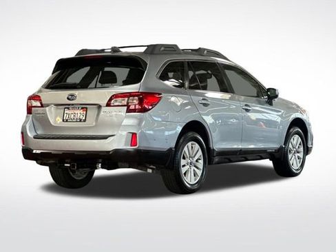 Used 2017 Subaru Outback 2.5i Premium image 5