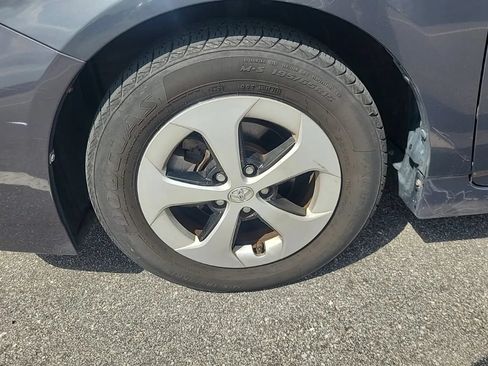Used 2015 Toyota Prius Two FWD image 2