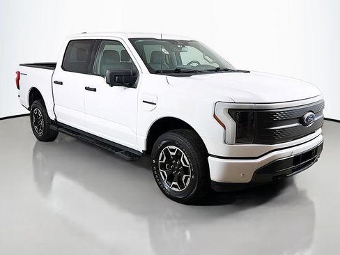 Used 2023 Ford F150 Lightning XLT AWD/4WD image 2