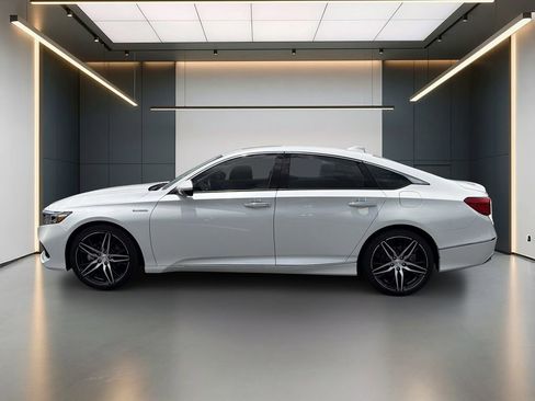 Used 2022 Honda Accord Touring image 2