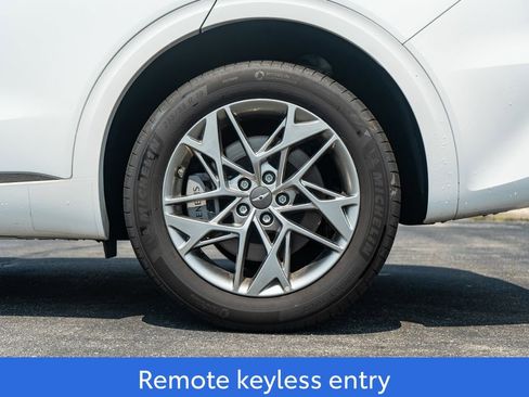 Used 2025 Genesis GV70 2.5T image 9