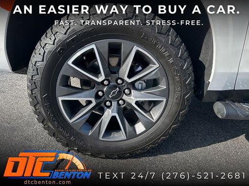 Used 2023 Chevrolet Suburban Z71 w/ Luxury Package AWD/4WD image 39