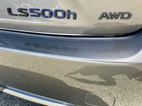 Used 2022 Lexus LS 500h AWD w/ Luxury Package image 35