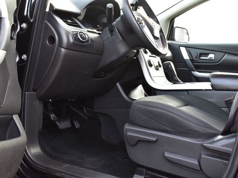 Used 2013 Ford Edge SE image 16