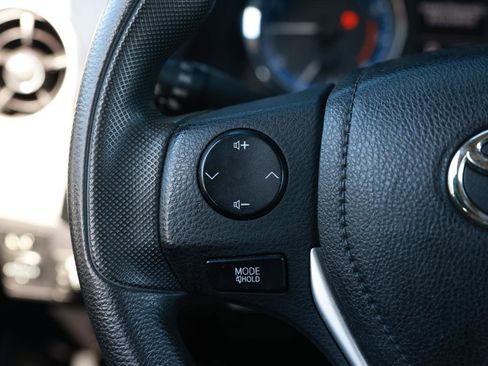 Used 2017 Toyota Corolla LE image 25