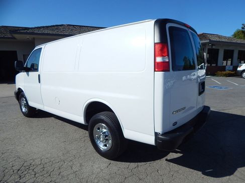 Used 2020 Chevrolet Express 2500 image 4