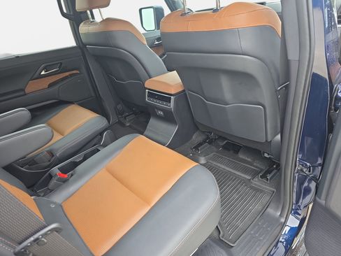 Used 2024 Lexus GX 550 w/ Accessory Package (Z1) AWD/4WD image 11
