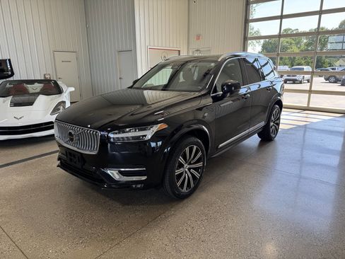 Used 2024 Volvo XC90 B6 Core w/ Protection Package Premier image 2