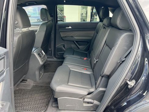 Used 2023 Volkswagen Atlas Cross Sport SE w/ Panoramic Sunroof Package AWD/4WD image 16