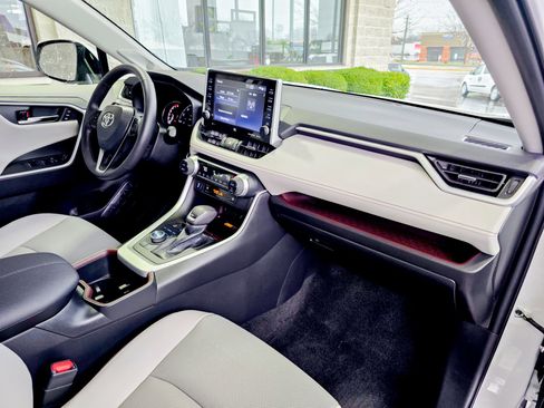 Used 2022 Toyota RAV4 Limited image 7