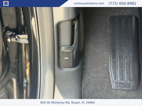 Used 2019 Land Rover Discovery SE AWD/4WD image 17