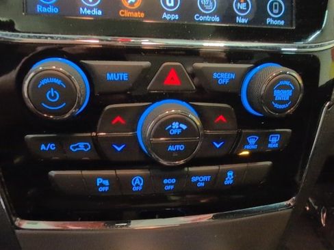 Used 2019 Jeep Grand Cherokee Altitude image 21