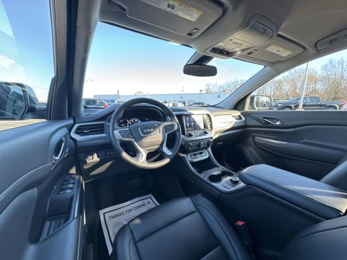 Used 2023 GMC Acadia SLT w/ Elevation Edition image 10