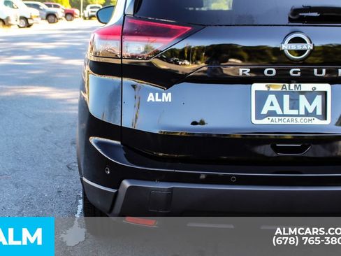 Used 2024 Nissan Rogue S FWD image 12