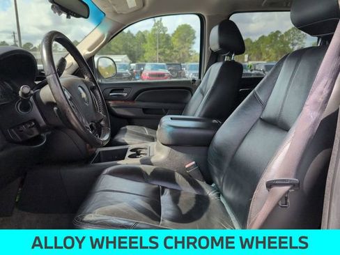 Used 2010 Chevrolet Suburban LT image 14