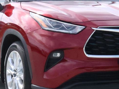 Used 2022 Toyota Highlander Limited image 7