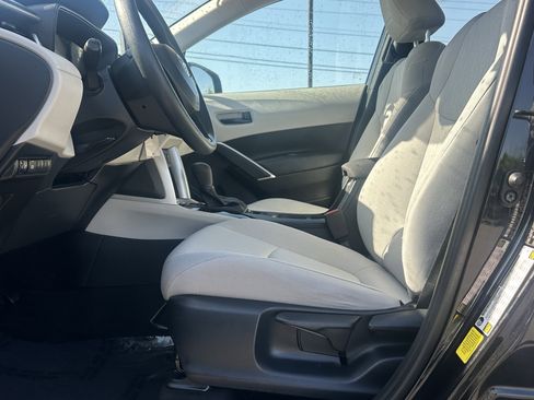 Used 2024 Toyota Corolla Cross L FWD image 9