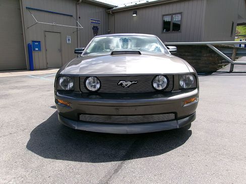 Used 2005 Ford Mustang GT RWD image 4