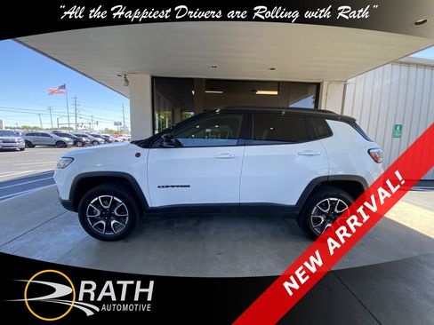Used 2024 Jeep Compass Trailhawk AWD/4WD image 9