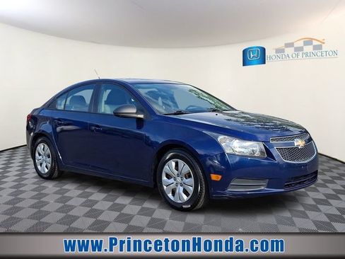 Used 2013 Chevrolet Cruze LS FWD image 1
