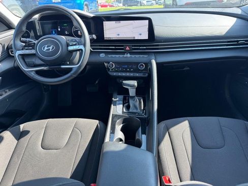 Used 2025 Hyundai Elantra SEL FWD image 13